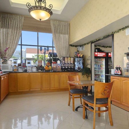 Ramada By Wyndham Pasadena Hotel Eksteriør billede