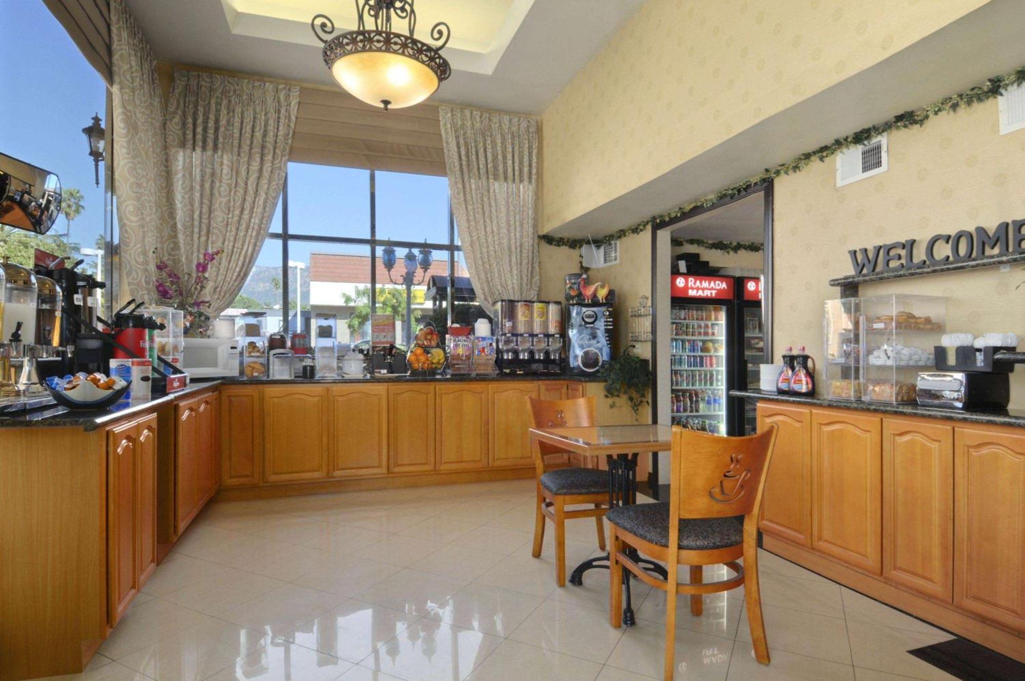 Ramada By Wyndham Pasadena Hotel Eksteriør billede
